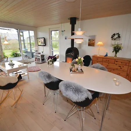 Three-bedroom Holiday In Hjorring * Lønstrup